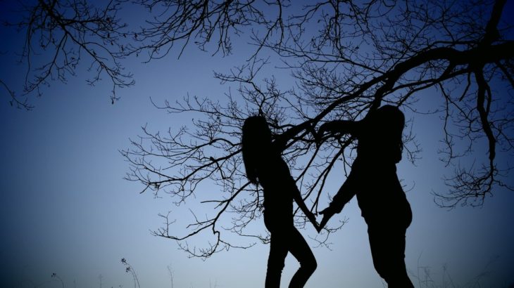 彼にべったりの彼女の15の習慣 （１/３）