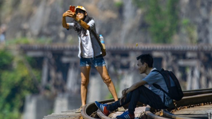 彼の密かな想いを示す１７のボディランゲージ（３/６）